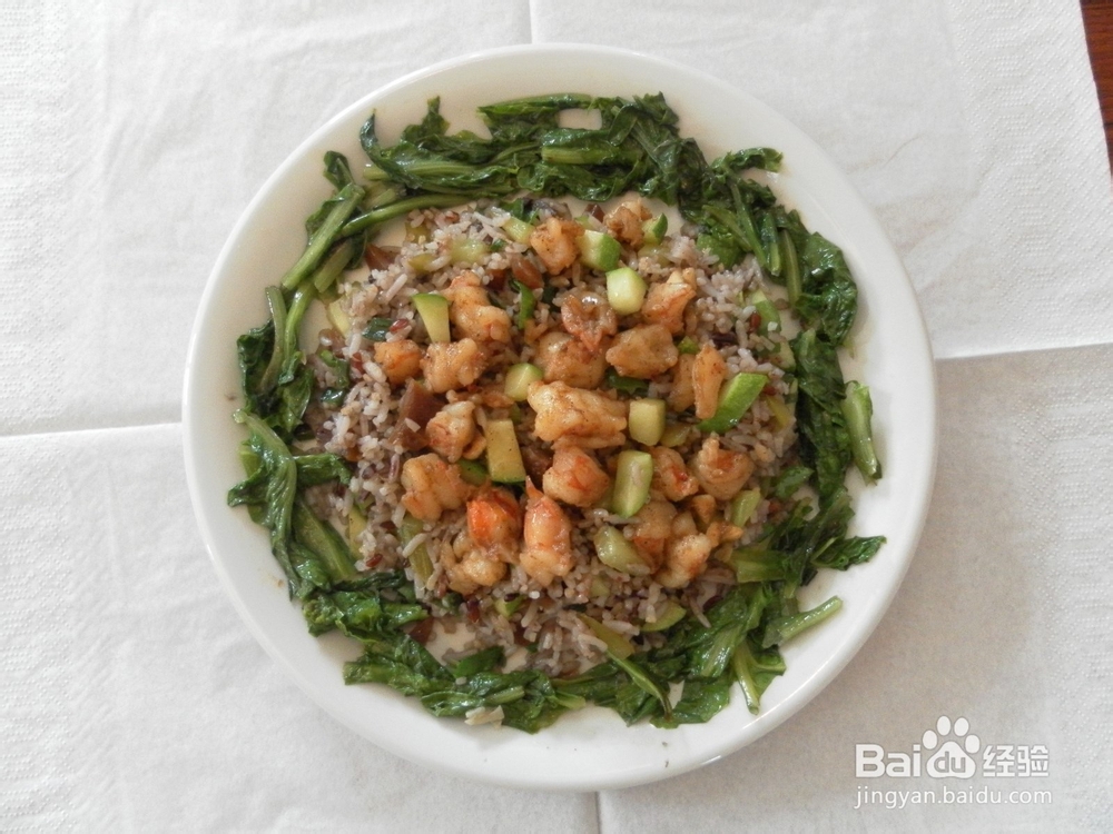 抄饭配虾仁加蔬菜