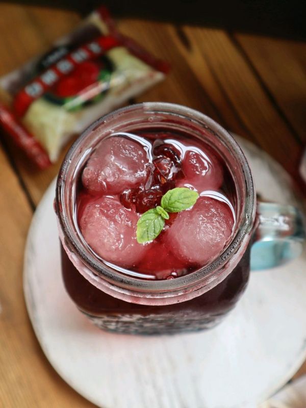 夏日冰饮蔓越莓果汁
