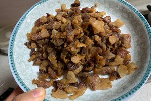 青椒炒油渣的做法