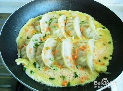 煎饺抱蛋的家常做法
