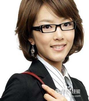 戴上了眼镜如何简洁涂眼霜