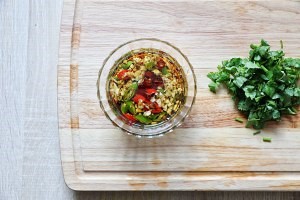 凉拌洋葱木耳的做法