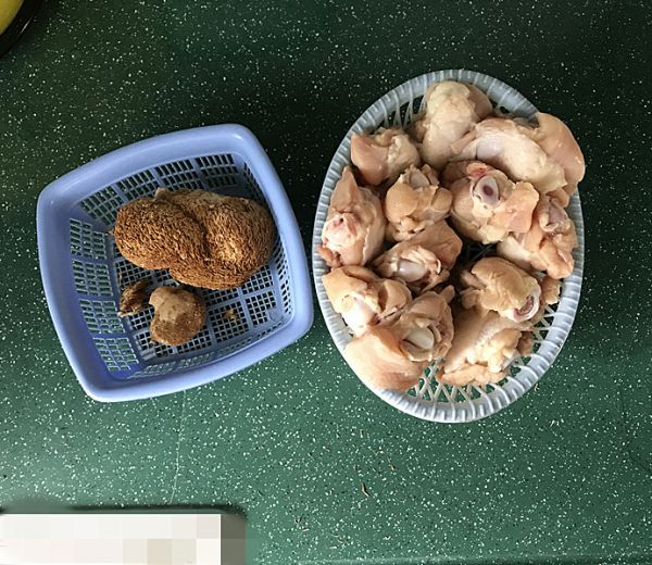 猴头菇烧鸡翅根