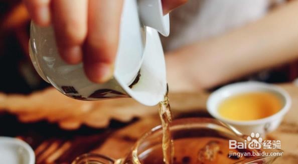 喉咙不舒服,喝开水有用吗?