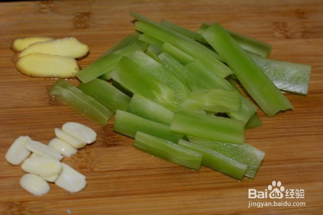 鲜香无比青笋鱿鱼汤