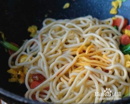 如何做好吃的火腿鸡蛋炒面条