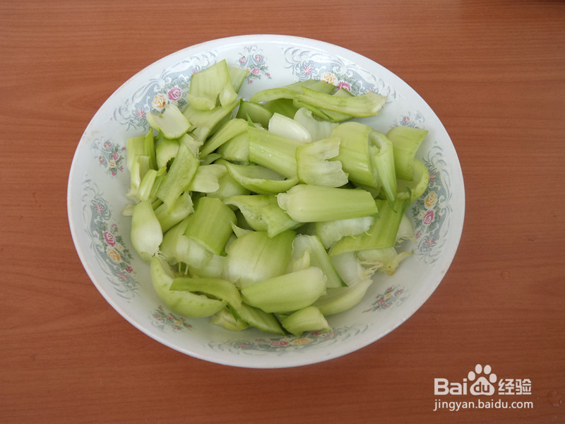 诱人的腊肠炒油菜制作