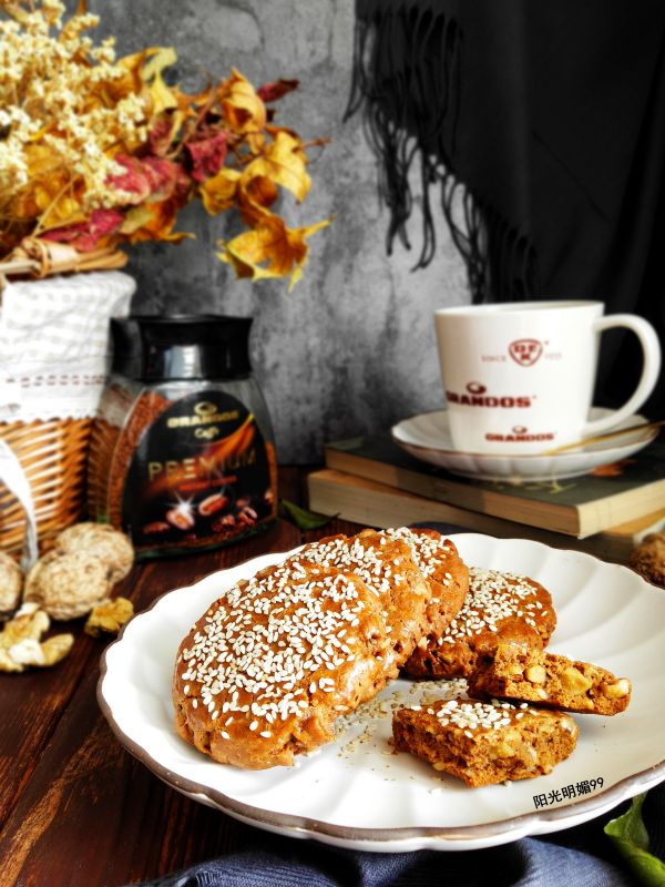 #《风味人间》美食复刻大挑战#咖啡核桃酥