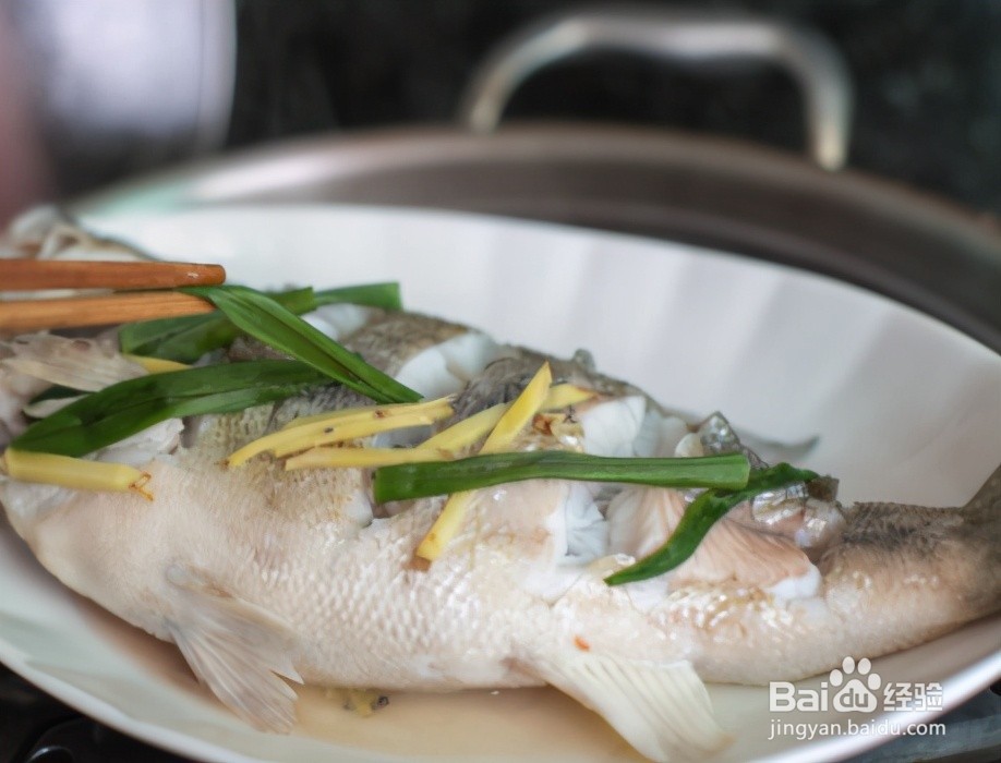 家庭自制清蒸鲈鱼