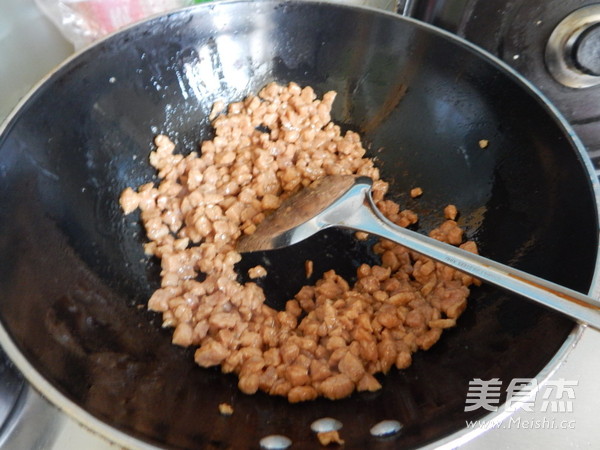 酱黄瓜肉丁拌荞麦面
