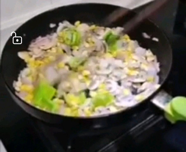 口蘑虾仁鸡肉浓汤