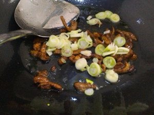 豆皮炒韭菜怎么做？家常做法详细教程图解~