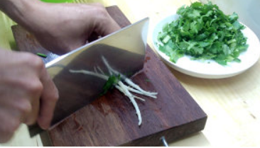 如何制作美味的独家西湖牛肉羹。