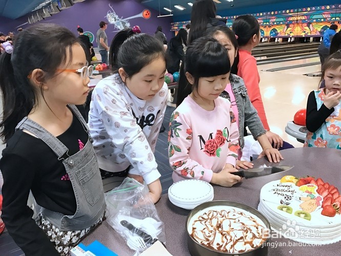 在保龄球馆办生日会注意事项
