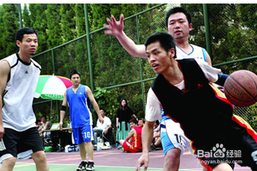 打篮球怎样当好组织后卫？