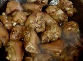 家常卤猪蹄的做法