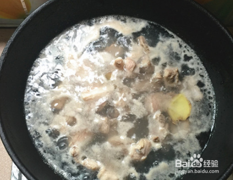 鲜香野生榛蘑煲排骨汤