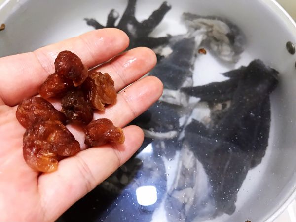 红枣桂圆乌鸡竹荪汤