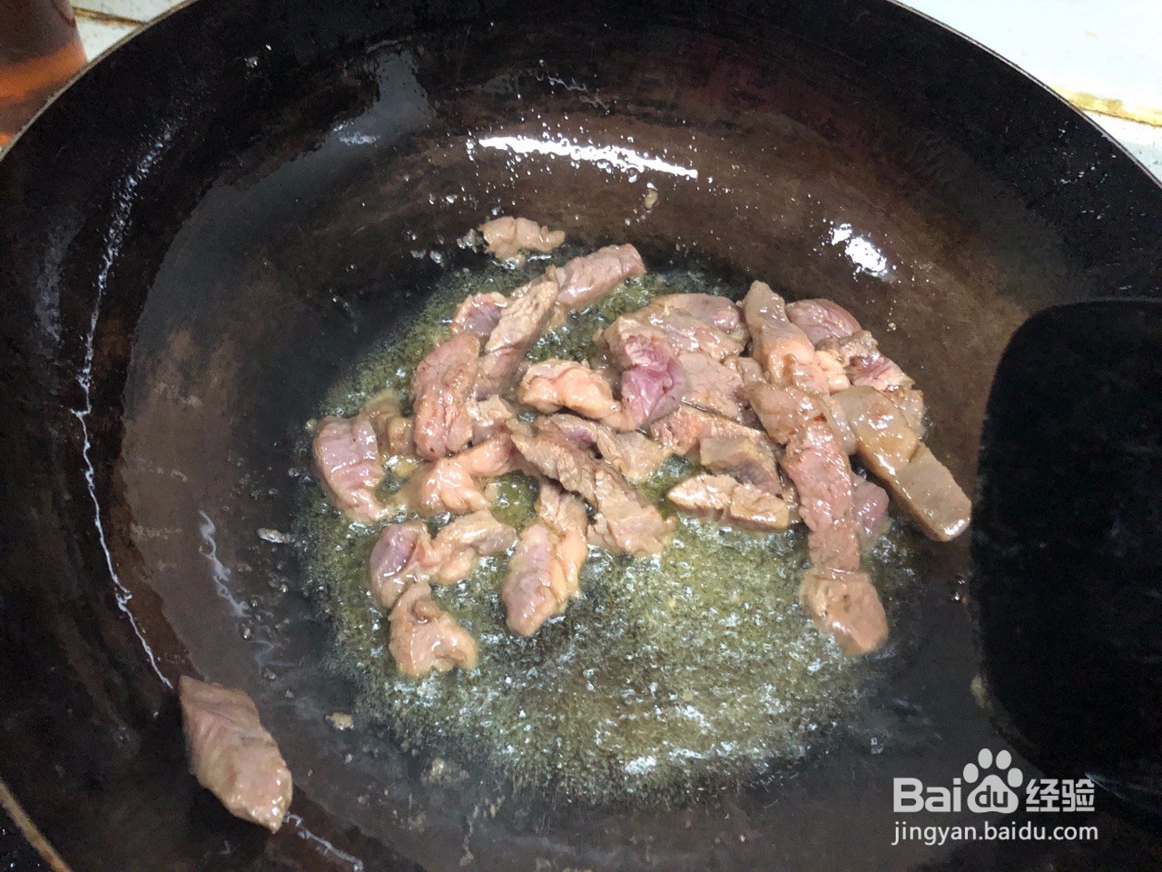 洋葱炒牛排的做法