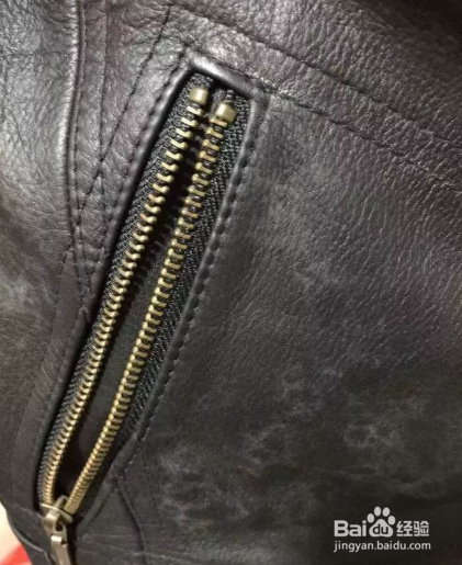 皮衣上面有白点怎么去除