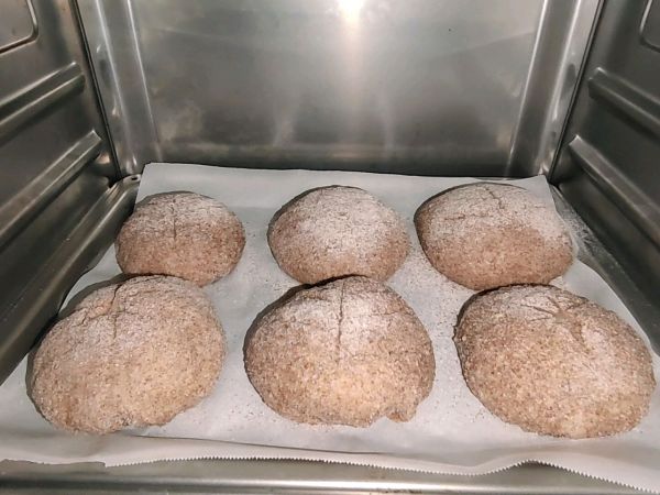 金枪鱼肉松全麦藜麦面包