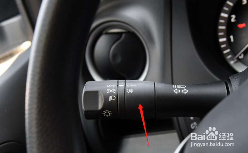 日产途达汽车雾灯调节方法