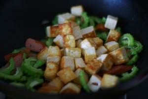 怎么做苦瓜滑蛋炒豆腐