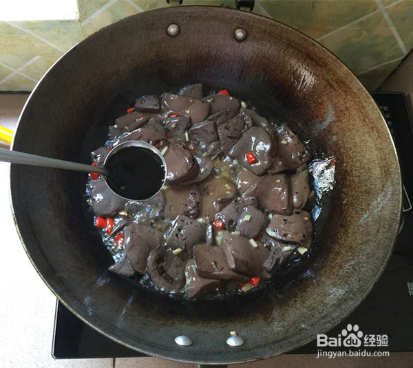 韭菜炒鸭血的制作方法