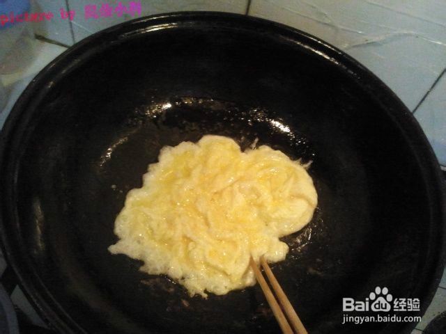 被孩子吃的光光的圆葱炒鸡蛋