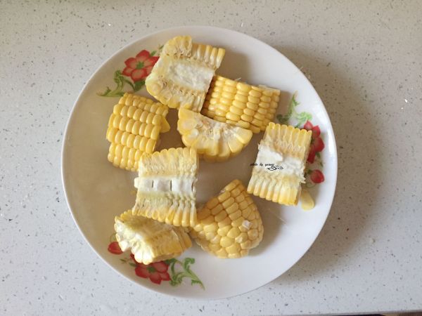 海带玉米筒骨汤