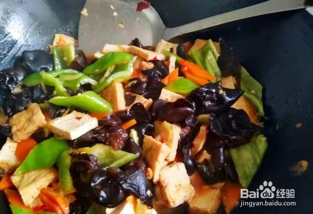 木耳炒豆腐怎么做？