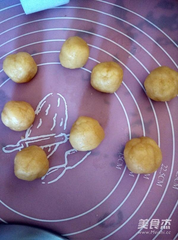 形容杏仁粉版桃酥