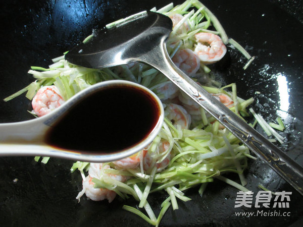 韭菜芽炒虾仁