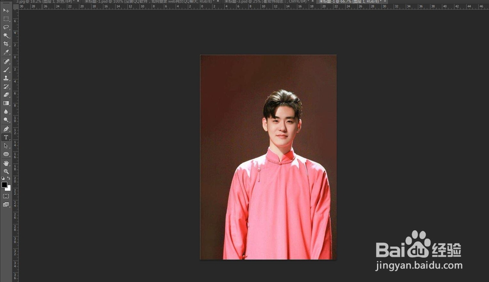 使用ps如何给人物更换衣服