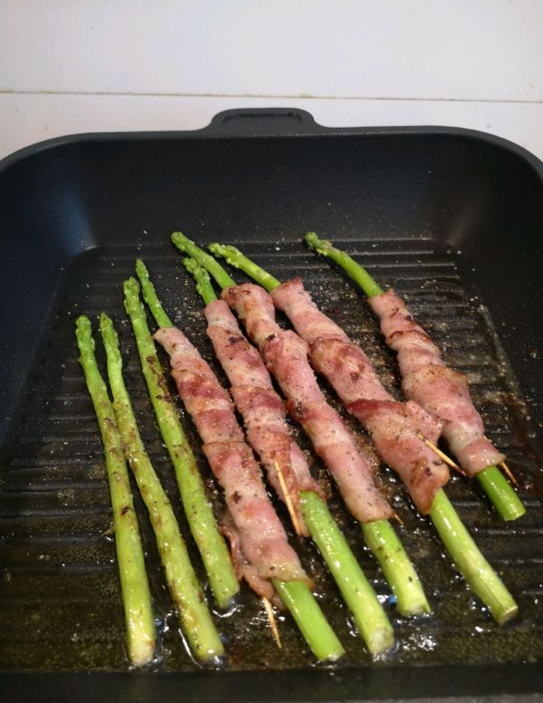 香煎培根芦笋卷