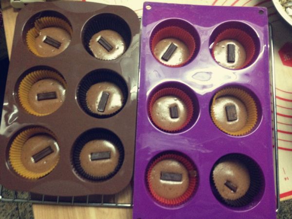 巧克力奶油霜夹心杯子蛋糕