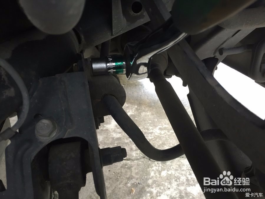 中华330怎样更换后减震器