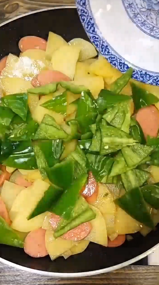 辣炒青椒土豆片怎么做？