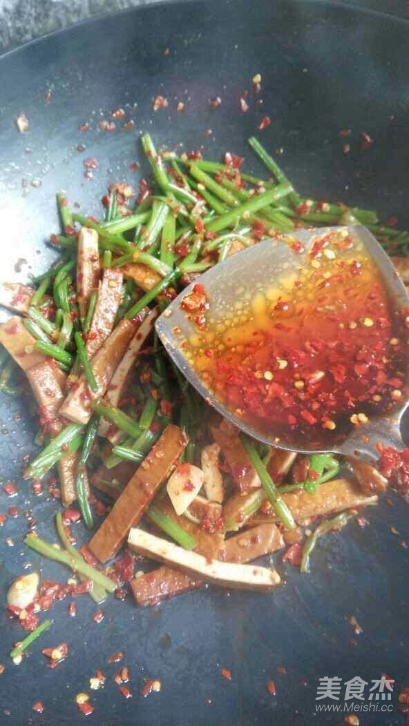 芹菜炒香干的做法