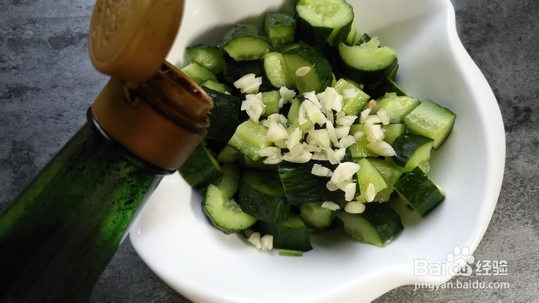 炸花生米拌黄瓜的制作方法