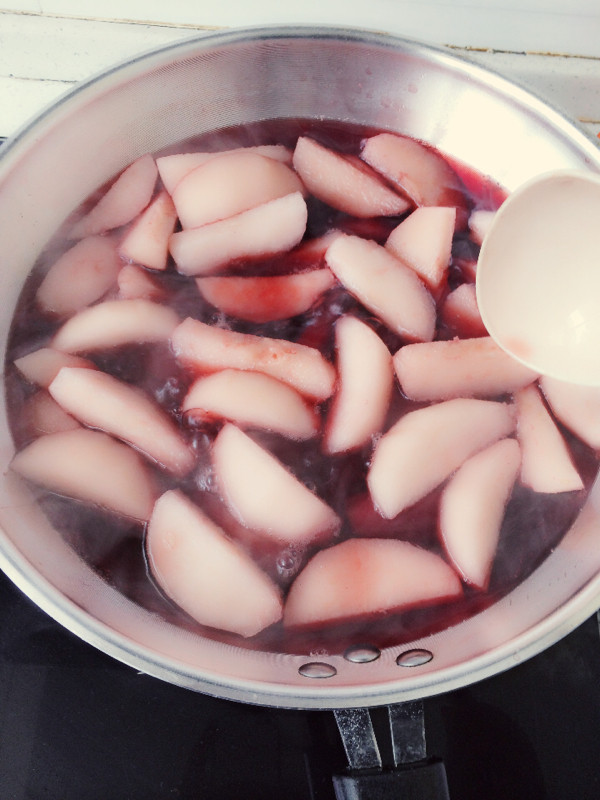 红酒雪梨怎么做才好吃，看完你就知道了