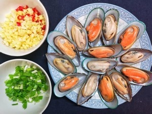 剁椒蒜蓉蒸青口贝