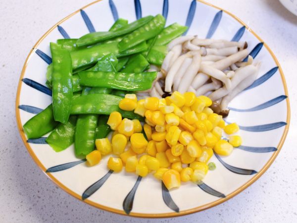 虾仁时蔬大拌菜