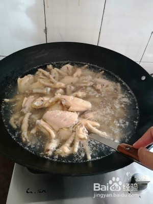 剁椒柠檬泡鸡爪鸡翅的做法