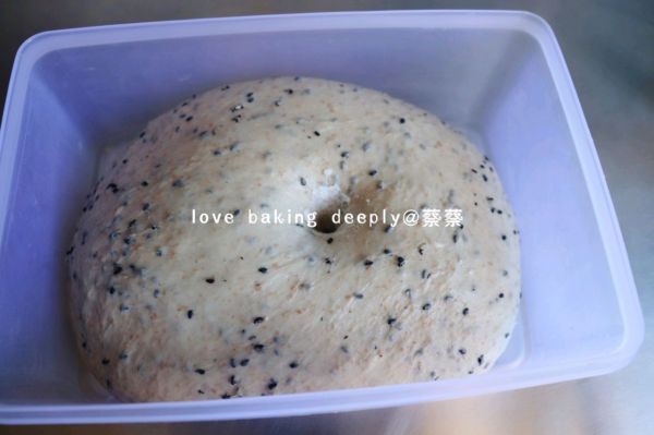 全麦黑芝麻软面包