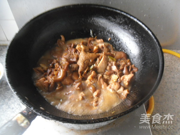鸡腿烧元蘑的做法