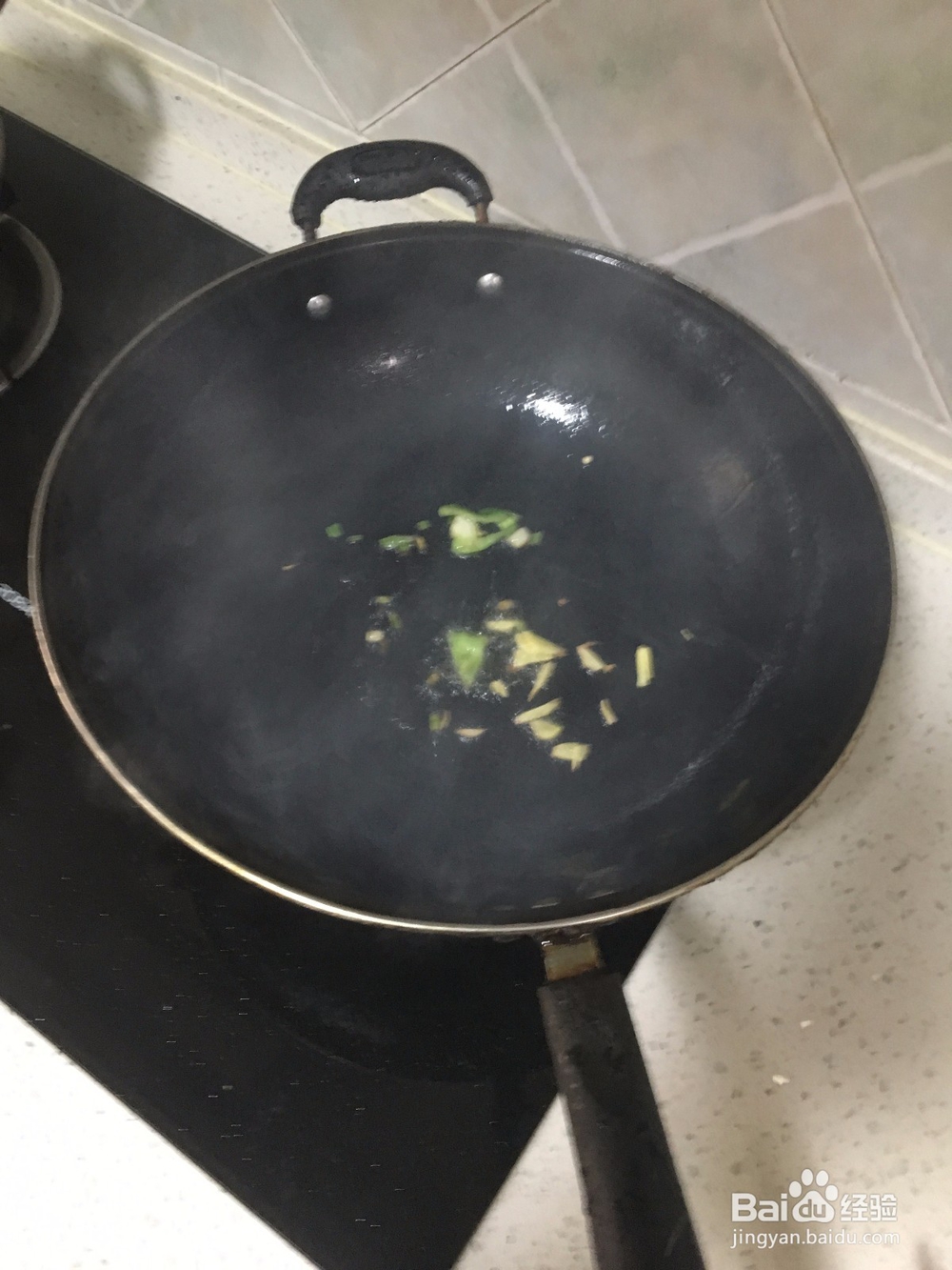 如何制作洋葱炒菜