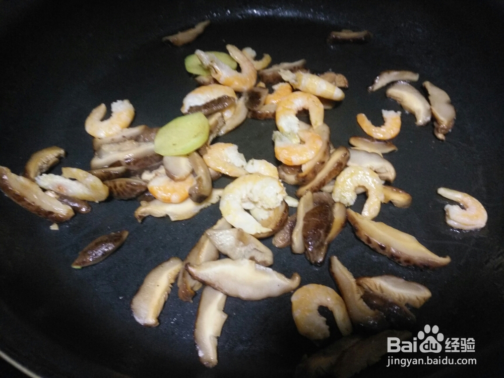 西葫芦花菇虾干烩豆腐海鲜美食教程