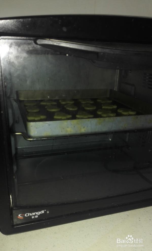 如何做美味的圣诞卡通饼干
