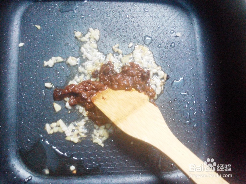 酱汁豆腐块的做法。